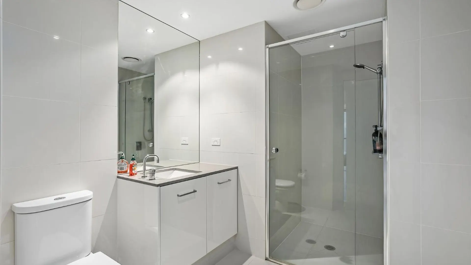 גולד קוסט Surfers Paradise Retreat Stunning Views 2-Br Haven דירה