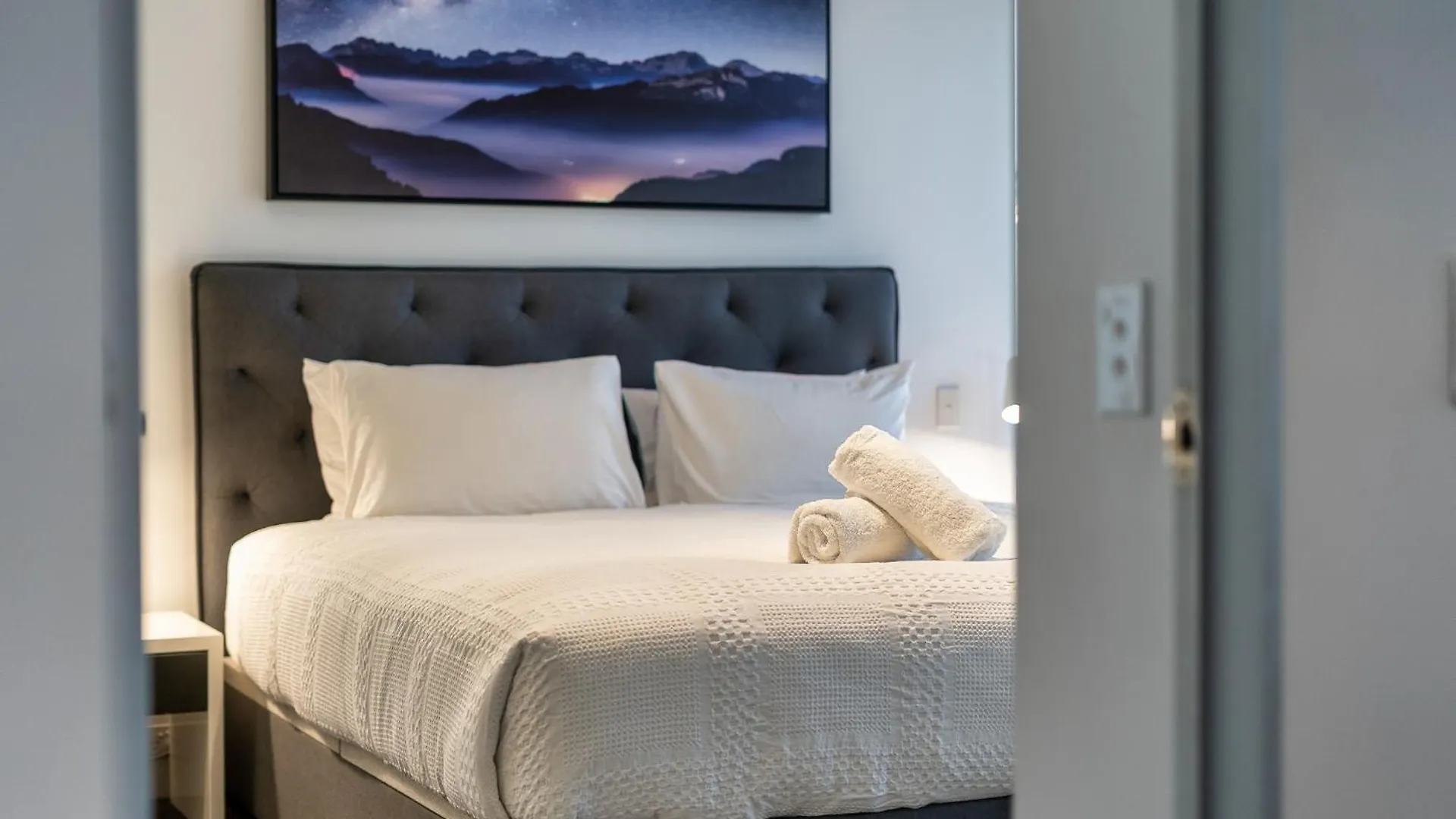 גולד קוסט Surfers Paradise Retreat Stunning Views 2-Br Haven גולד קוסט