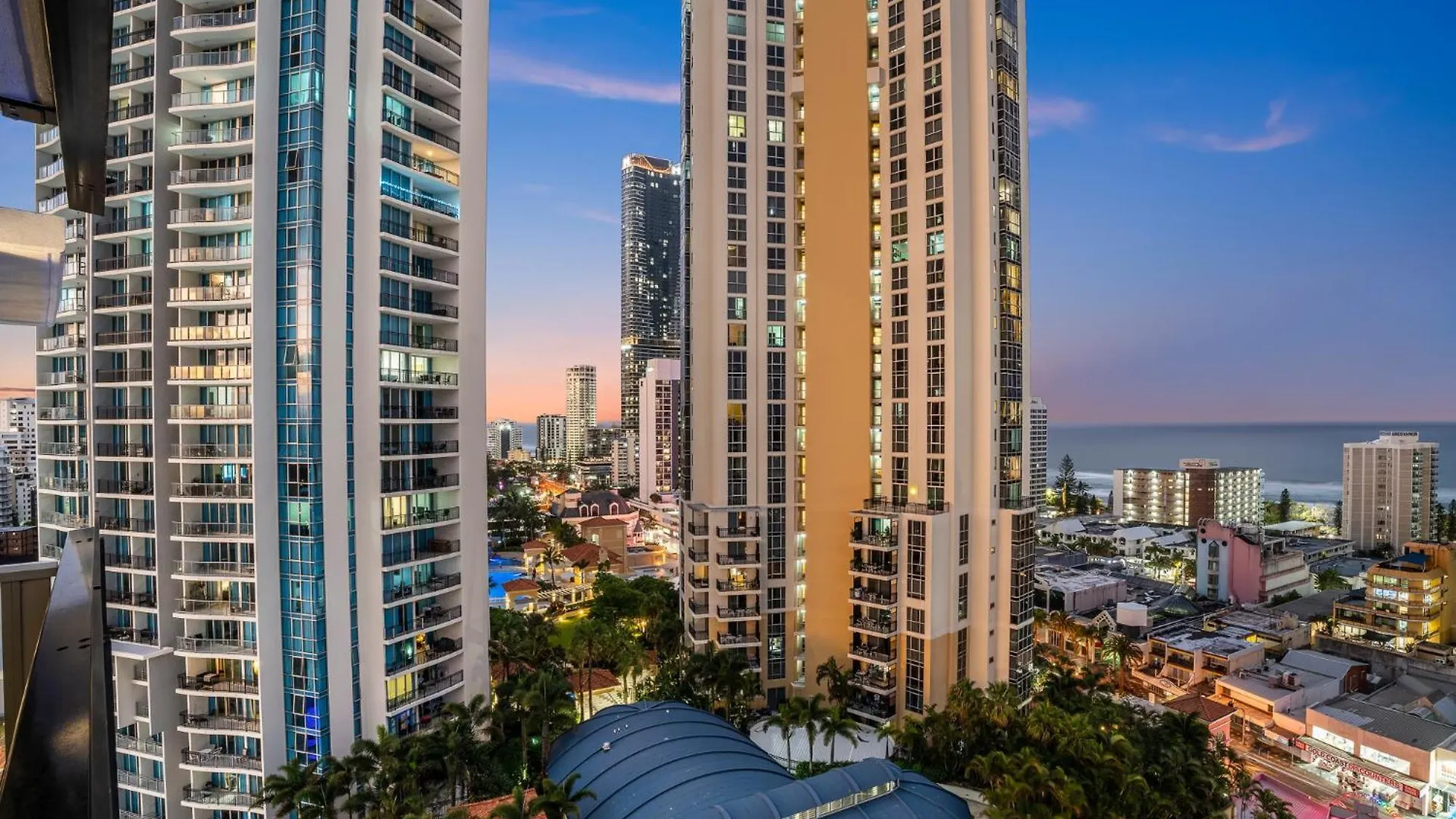 דירה גולד קוסט Surfers Paradise Retreat Stunning Views 2-Br Haven