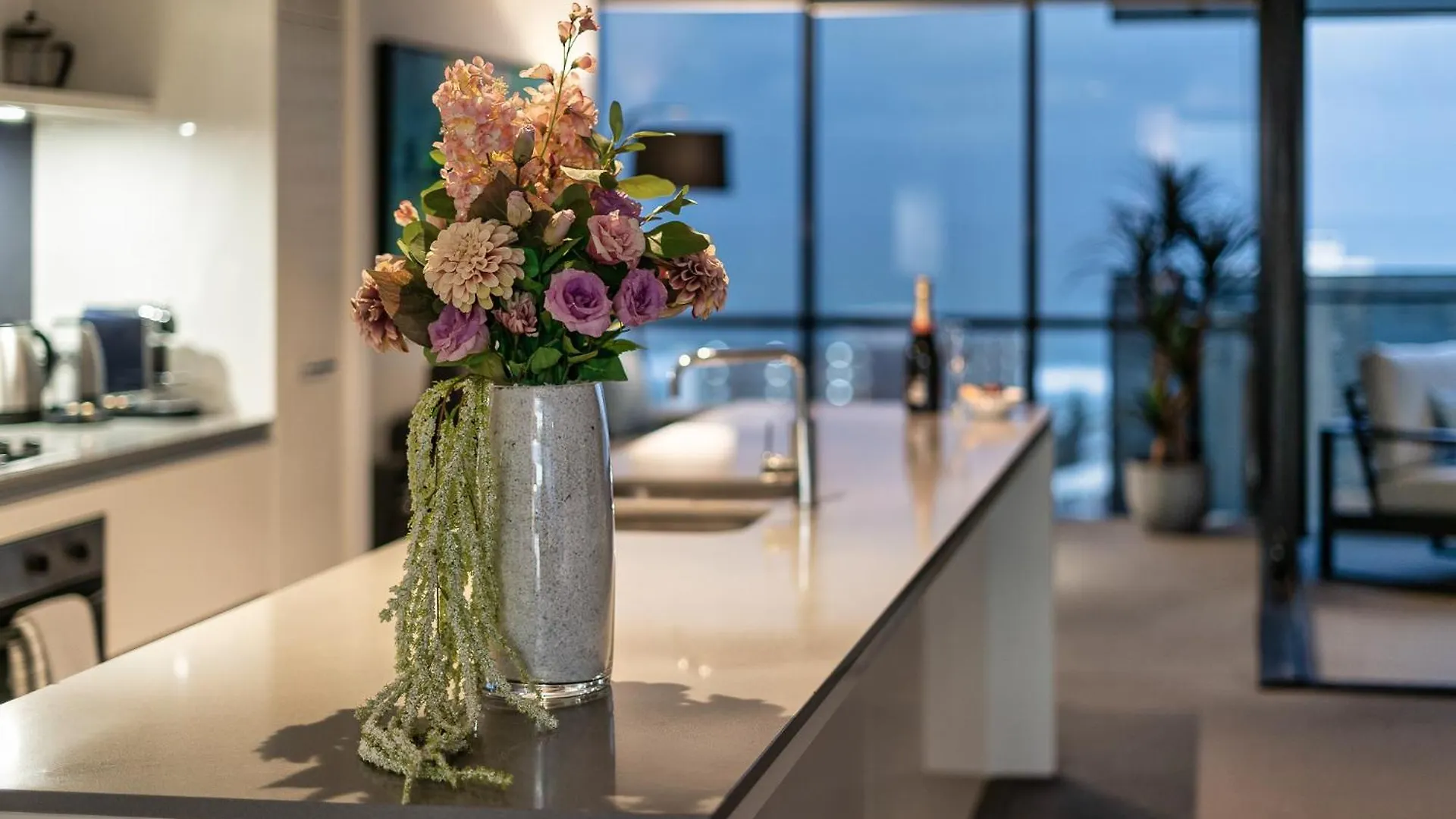 גולד קוסט Surfers Paradise Retreat Stunning Views 2-Br Haven 0*, גולד קוסט אוסטרליה