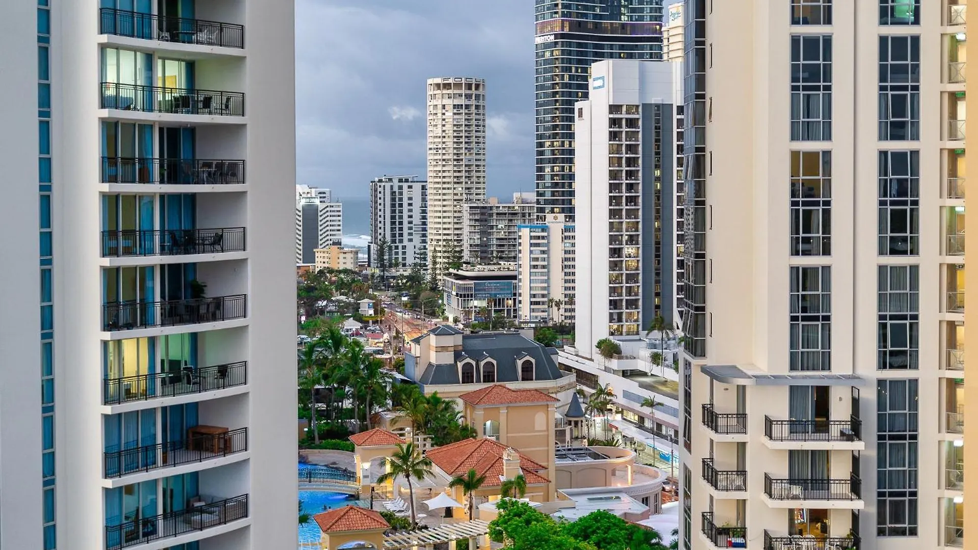 Apartman Surfers Paradise Retreat Stunning Views 2-Br Haven Gold Coast Ausztrália