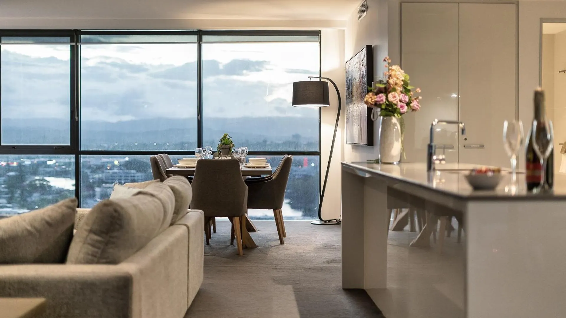 Apartman Surfers Paradise Retreat Stunning Views 2-Br Haven Gold Coast Ausztrália