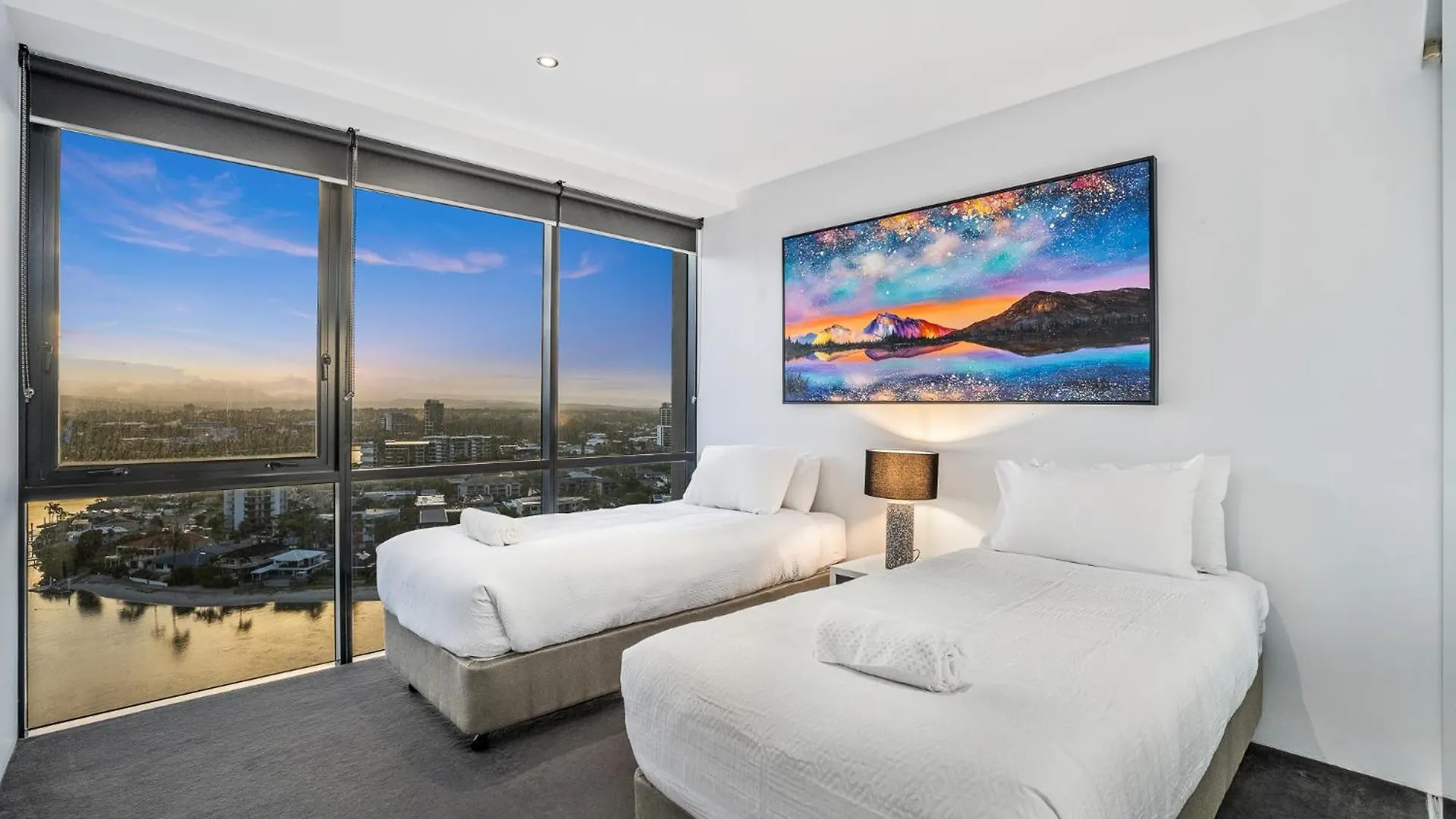 Surfers Paradise Retreat Stunning Views 2-Br Haven Gold Coast Apartman