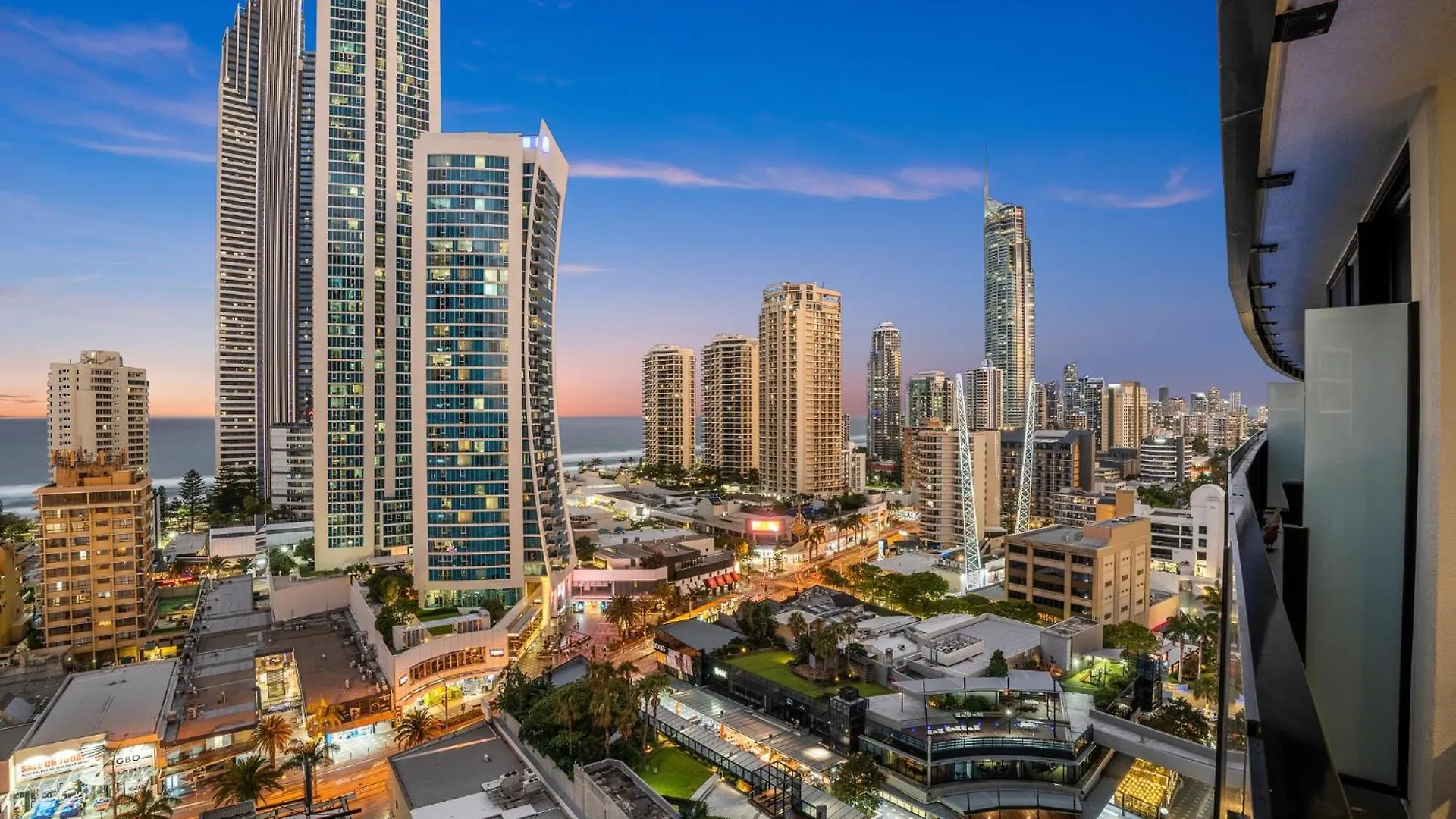 Surfers Paradise Retreat Stunning Views 2-Br Haven Gold Coast Apartman