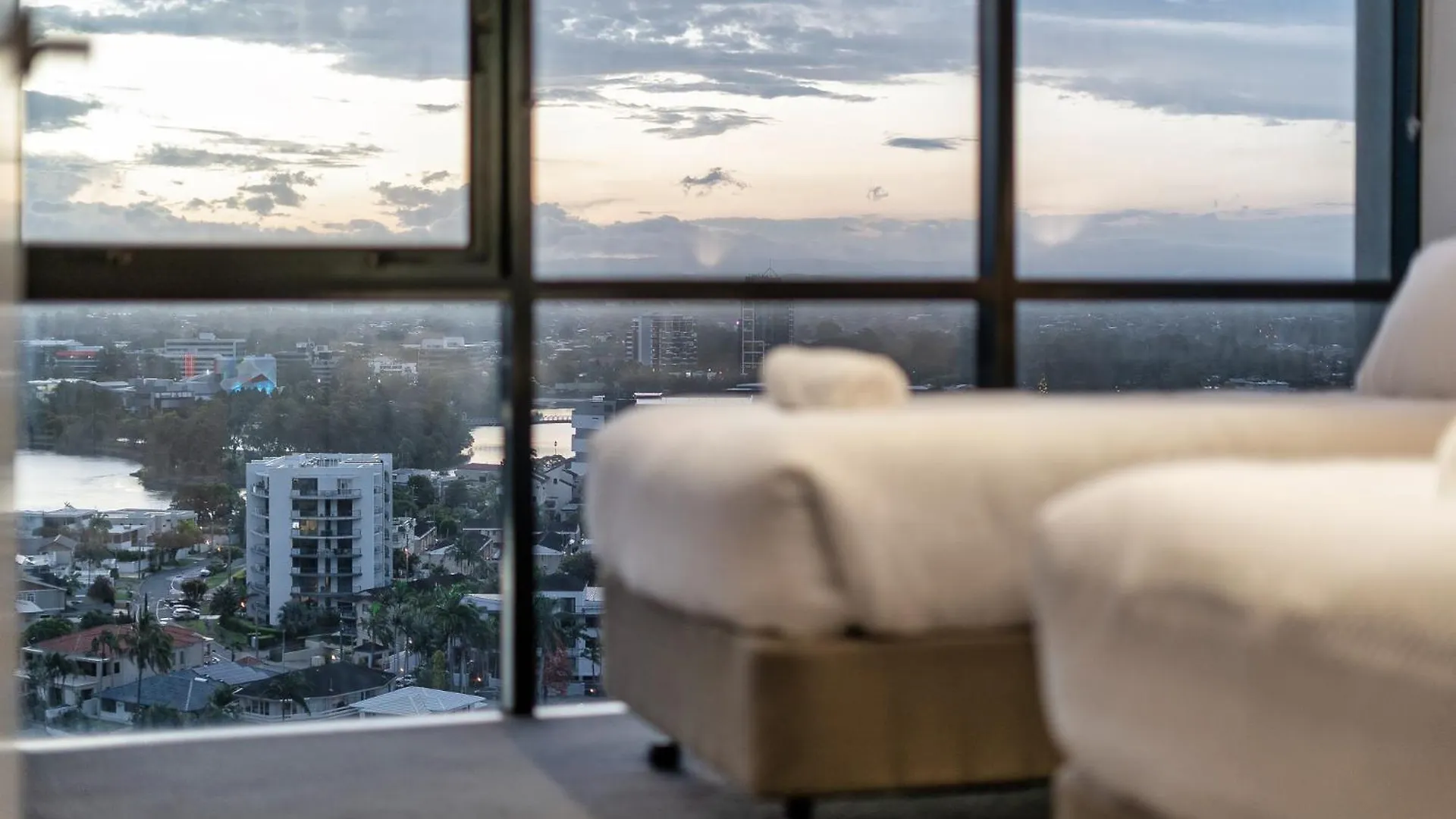 Surfers Paradise Retreat Stunning Views 2-Br Haven Gold Coast